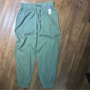 Universal Thread Women's Green Jogger Pants